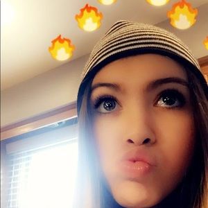 Meet your Posher, Madaline